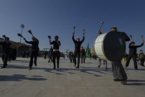 عکس از عزاداری شیعیان در ماه محرم در کنار حرم فاطمه معصومه در شهر قم